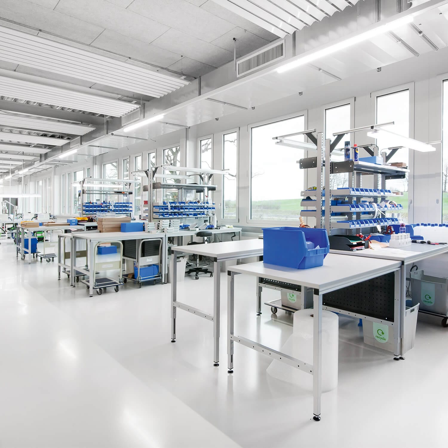 ERGO-line solutions personnalisées pour postes de travail