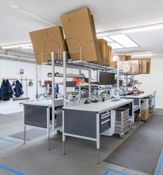 Stations d'emballage ERGO-line avec 4 tables ERGO-Basic