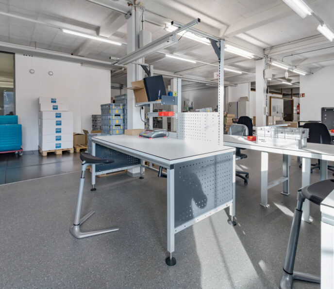 Table de travail et de montage ERGO-line ERGO-Basic, Kompass – Intégration professionnelle