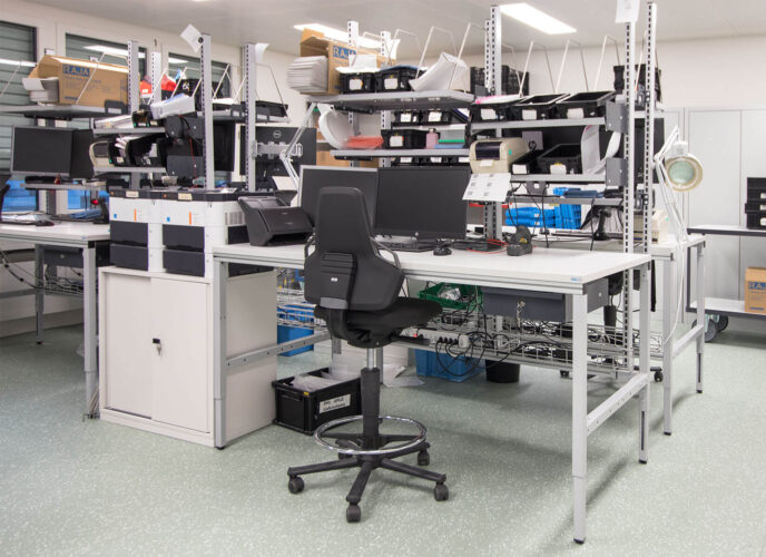 Poste de travail avec structure