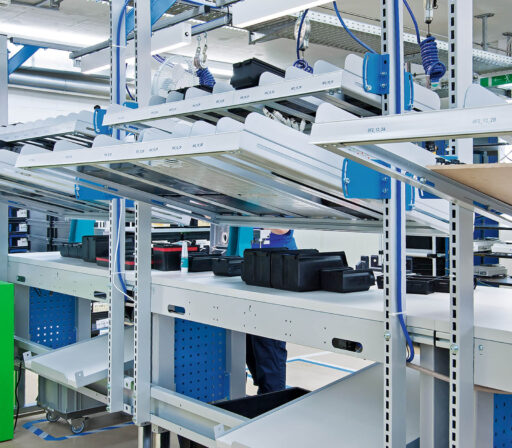 Materialbereitstellung mit Winkelblech Zuführung