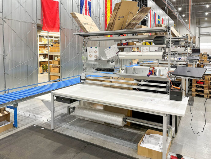 Table d'emballage ERGO-line avec support informatique